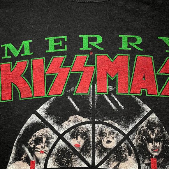 🎄 Lucky Brand x KISS “Merry KISSmas” Holiday Graphic Tee – Size S - Picture 4 of 5